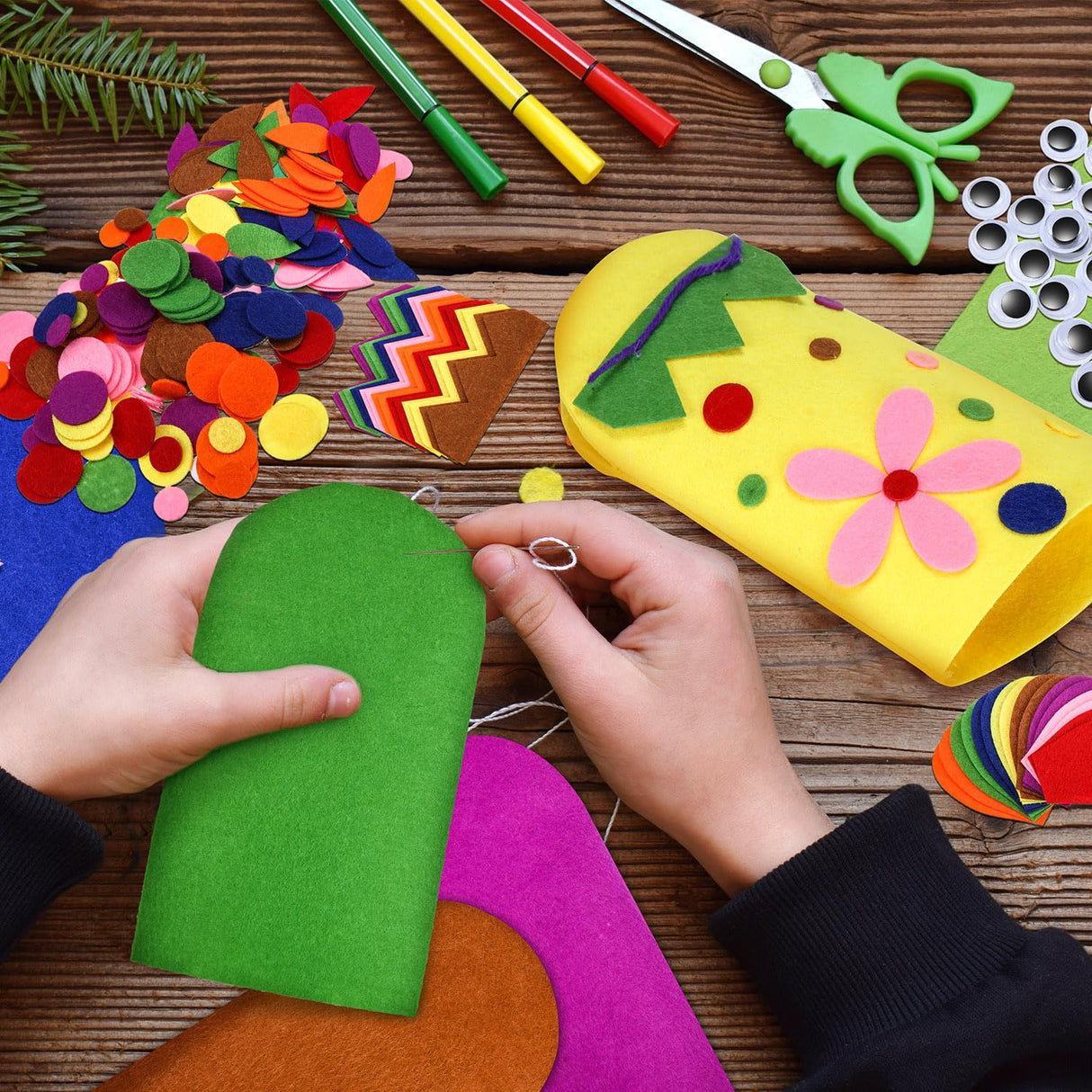 Liliful 32 Pcs Hand Puppet Making Kit Felt Arts and Crafts Sock Puppet Toys Creative DIY Make Your Personal Puppets Kits Eyes Felt Accessories Storytelling Role Play Party Supplies Liliful