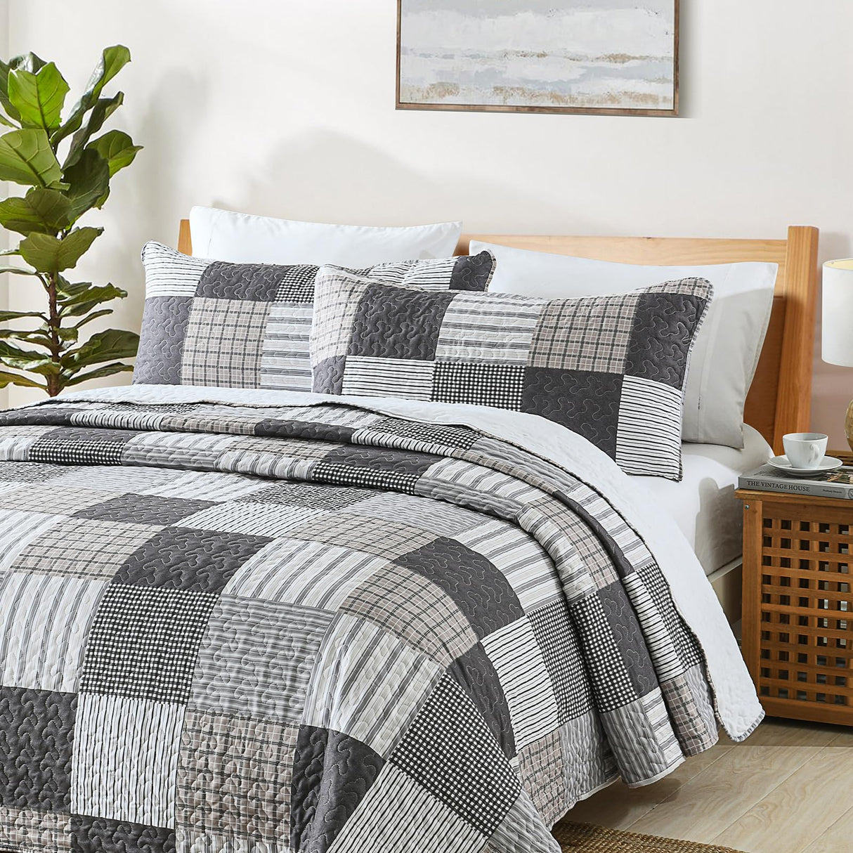 HIARUO Quilt Set Queen Size, 3 Pieces Bedspread Coverlet Plaid Patchwork Quilt Farmhouse Queen Size Comforter Set Lightweight Bedding with 2 Pillow Covers Shams for All Season Gray Brown White HIARUO