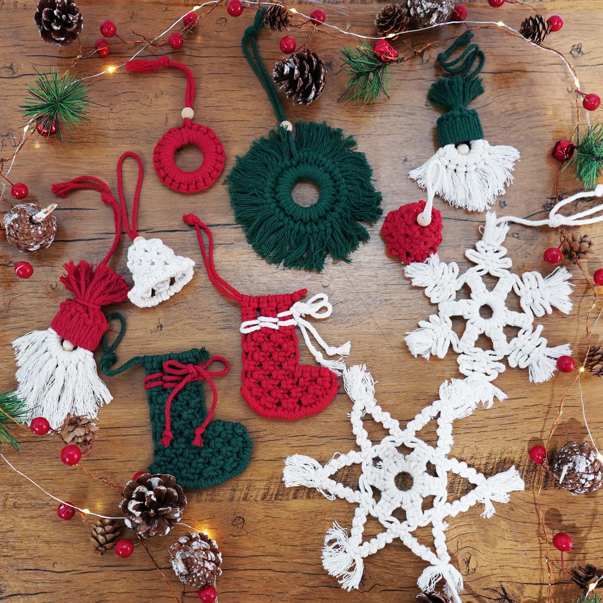 UHAPEER 137PCS Macrame Kits for Adults Beginners DIY Macrame Christmas Tree and Boho Macrame Supplies with 3 mm Macrame Cord Cotton Beads Xmas Ornaments Christmas Decorations Gifts Wall Hanging UHAPEER