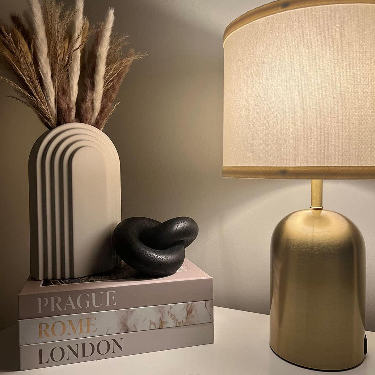 YiLiiod Wooden Knot for Coffee Table Decor Shelf Decor Boho Home Decor Statues, Modern Farmhouse Bookshelf Decorative Objects Wood Chain Link for Living Room- Black YiLiiod