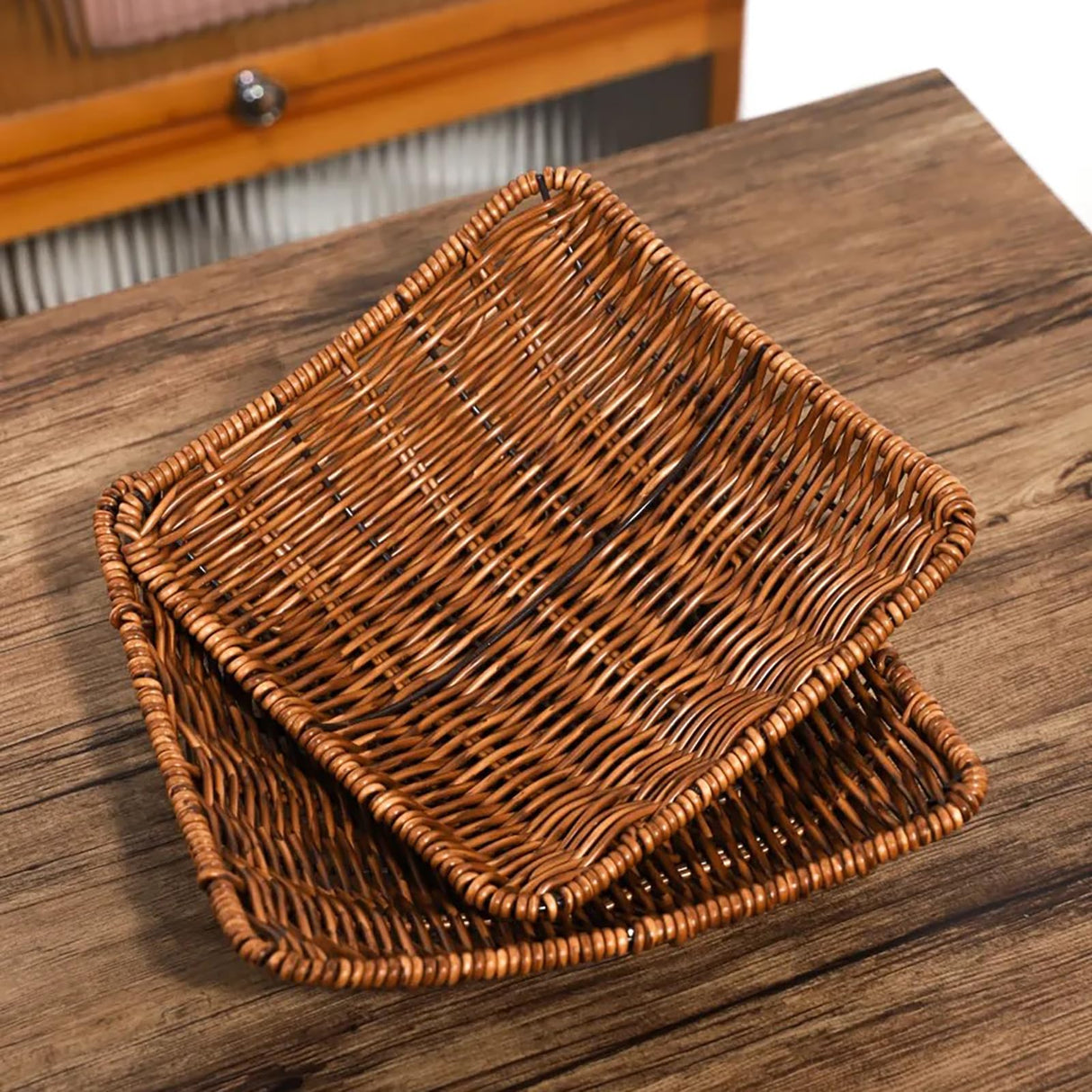 PGYXGS 1X Rattan Bread Basket Square Plastic Wicker Fruit Serving Storage Bowl, Woven Decorative Kitchen Counter Organizing for Bakery Snacks Candy Restaurant 20*20CM - Brown PGYXGS
