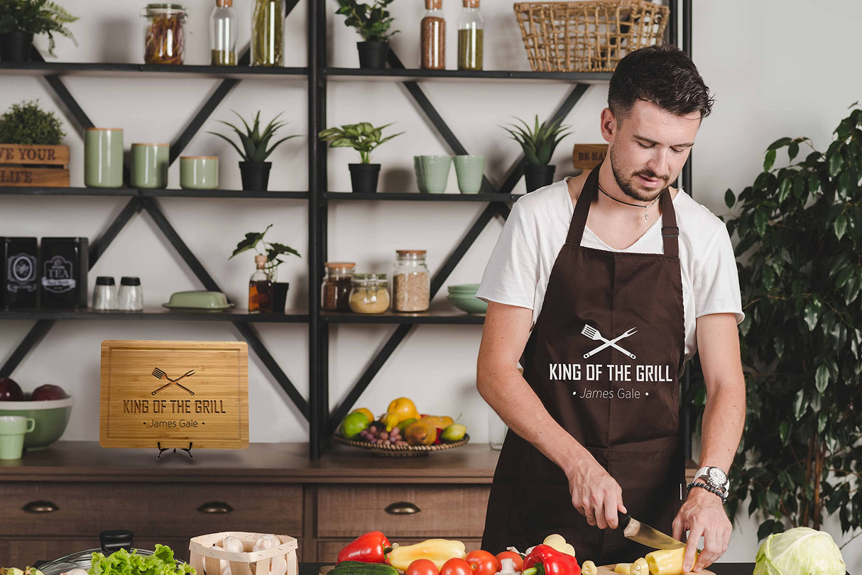 King of the Grill, Cutting Board, Personalized Cutting Boards for Men and Dad, Fathers Day, Dad's Birthday, Christmas Gift, Custom Cooking Gift, BBQ Gifts, Kitchen Gift, With Apron and Display Stand Generic