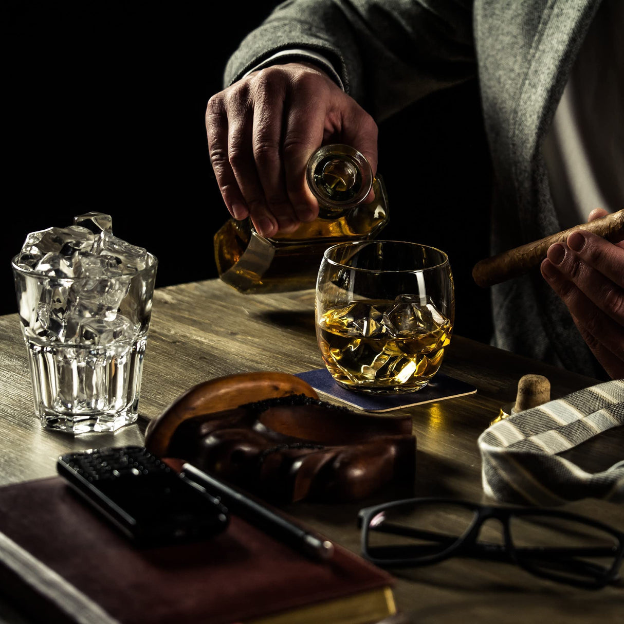 Whiskey Decanter With Glass Stopper - Capitol Liquor Decanter - Airtight Stopper for Wine, Bourbon, Brandy, Juice, Water - Decanter Sets For Men Christmas Gifts for Dad Boyfriend Husband Him - 24 oz Bezrat