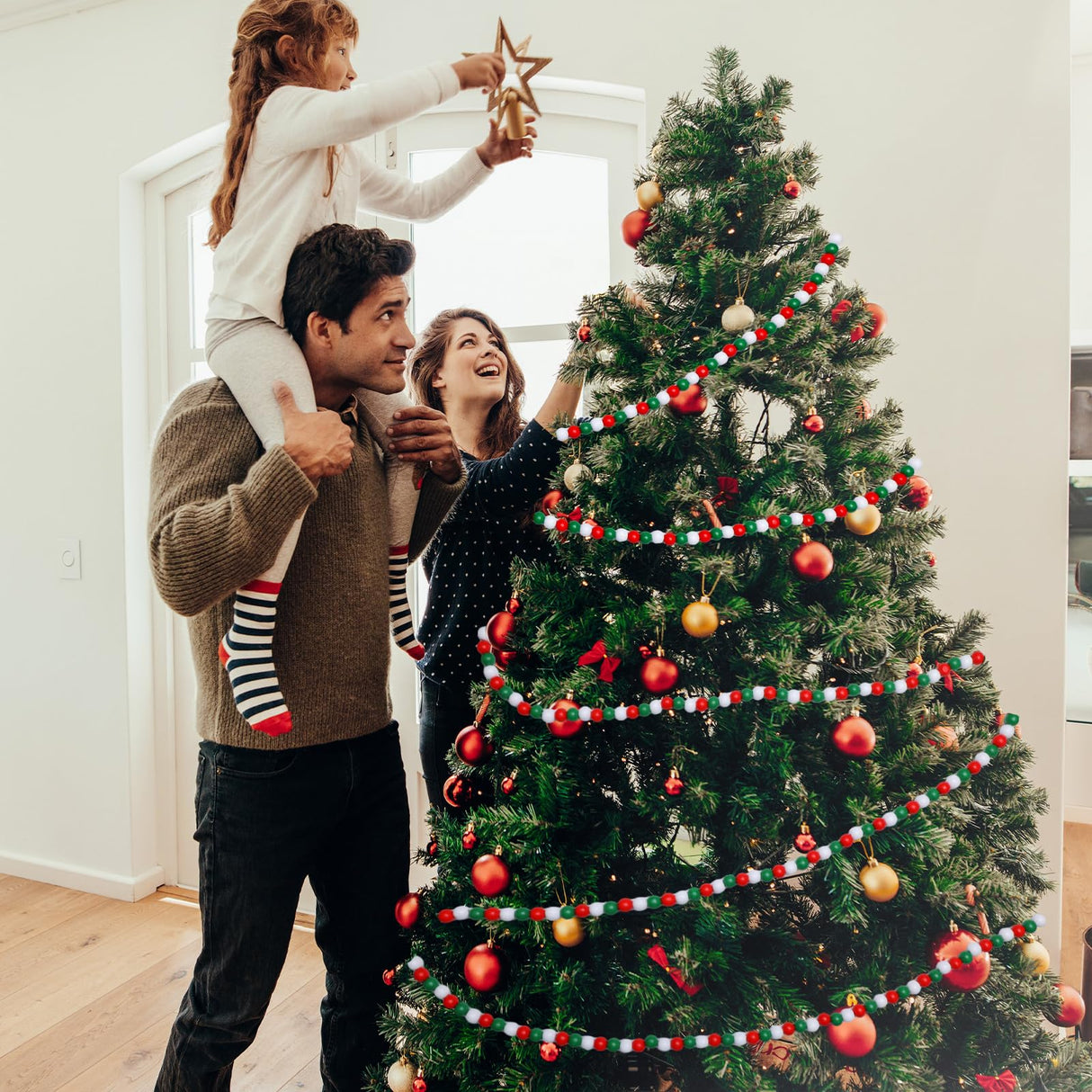 Frienda 100 Feet Christmas Wooden Bead Garland Decorations Wood Beaded Christmas Tree Decorations Farmhouse Decorative Beads Rustic Beaded Garland for Party Holiday Decor Home (Red, White, Green) Frienda