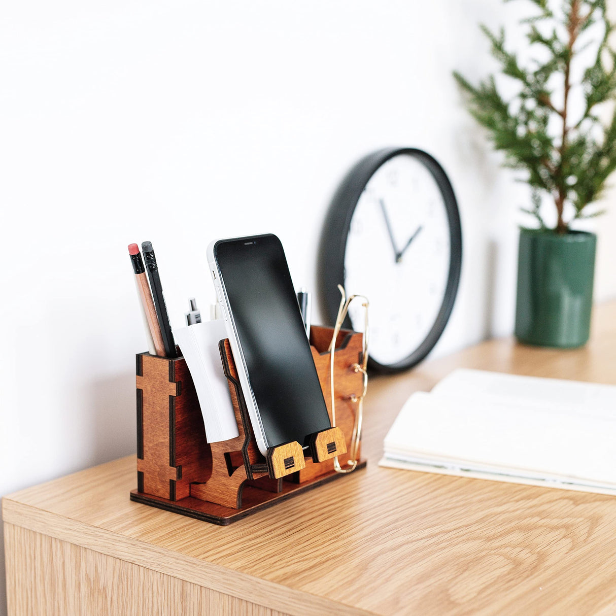 Personalized Wooden Pen Holder for Desk with Cell Phone Holder Wood Desk Organizer Pencil Holder Coworker Gifts Boss Leader Colleague Friends Office Organization Employee Appreciation Gifts Woodland