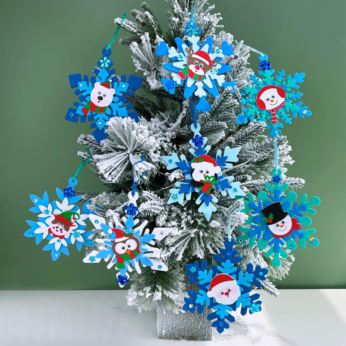 Winlyn 24 Sets Christmas Craft Kits Winter Crafts DIY Christmas Snowflake Ornaments Decorations Art Sets Foam Snowman Santa Owl Christmas Stickers for Kids Holiday Classroom Activities Party Favors Winlyn