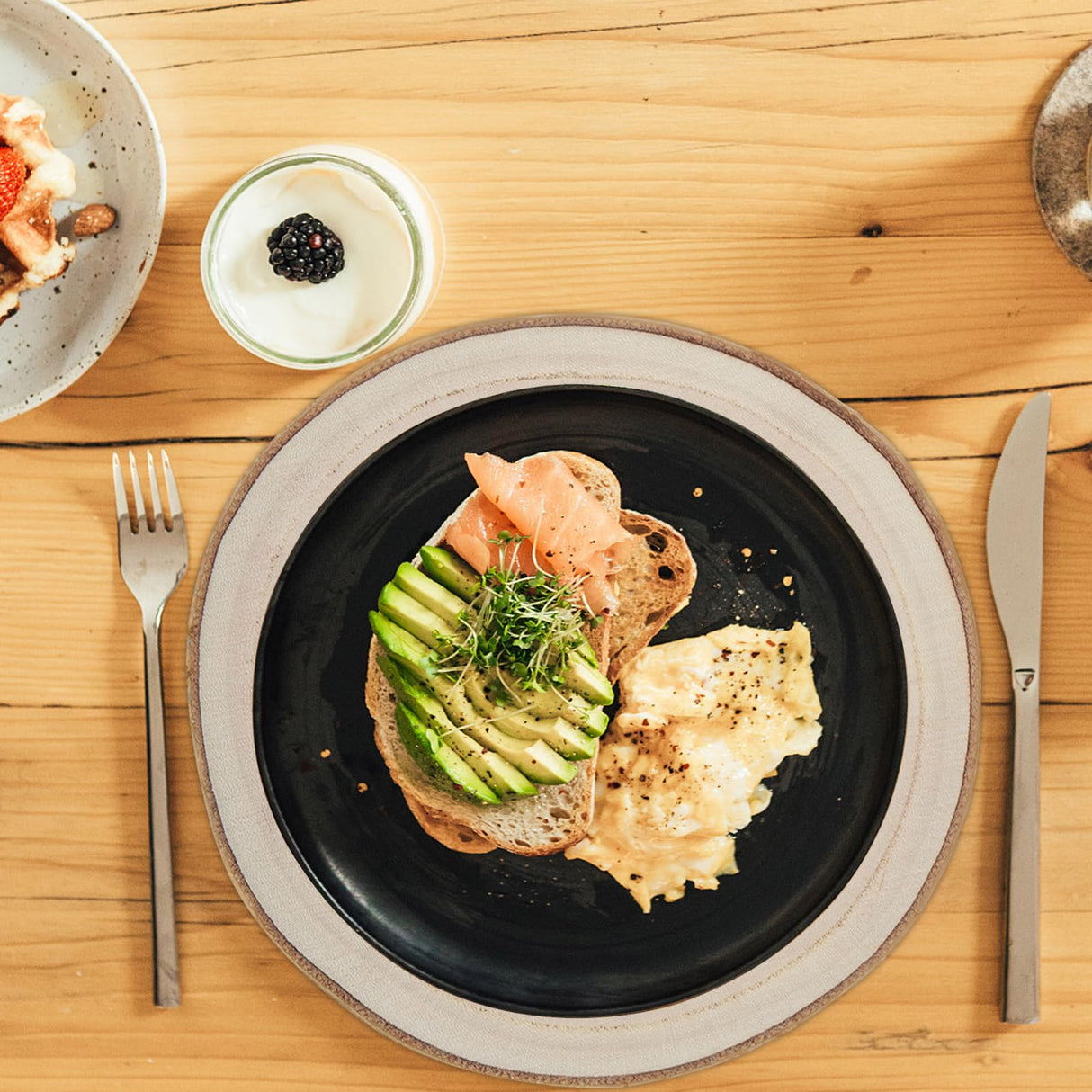 KINJOEK 10 PCS 7-8 Inch Large Natural Wood Slices with Bark, Unfinished Wooden Coasters Circles, Blank Round Wood Ornaments Slices Bulk for Centerpieces Craft Wedding Party Christmas Decor KINJOEK