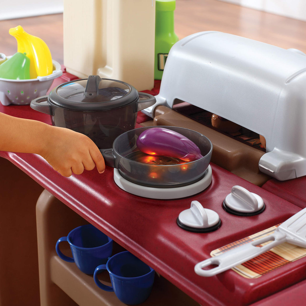 Step2 Grand Walk-In Kitchen & Grill Kids Playset, Indoor/Outdoor Kitchenette, Interactive Play with Lights and Sounds, Durable Plastic, 103 Piece Toy Accessories, Toddlers 2+ Years Old, Brown/Tan Step2