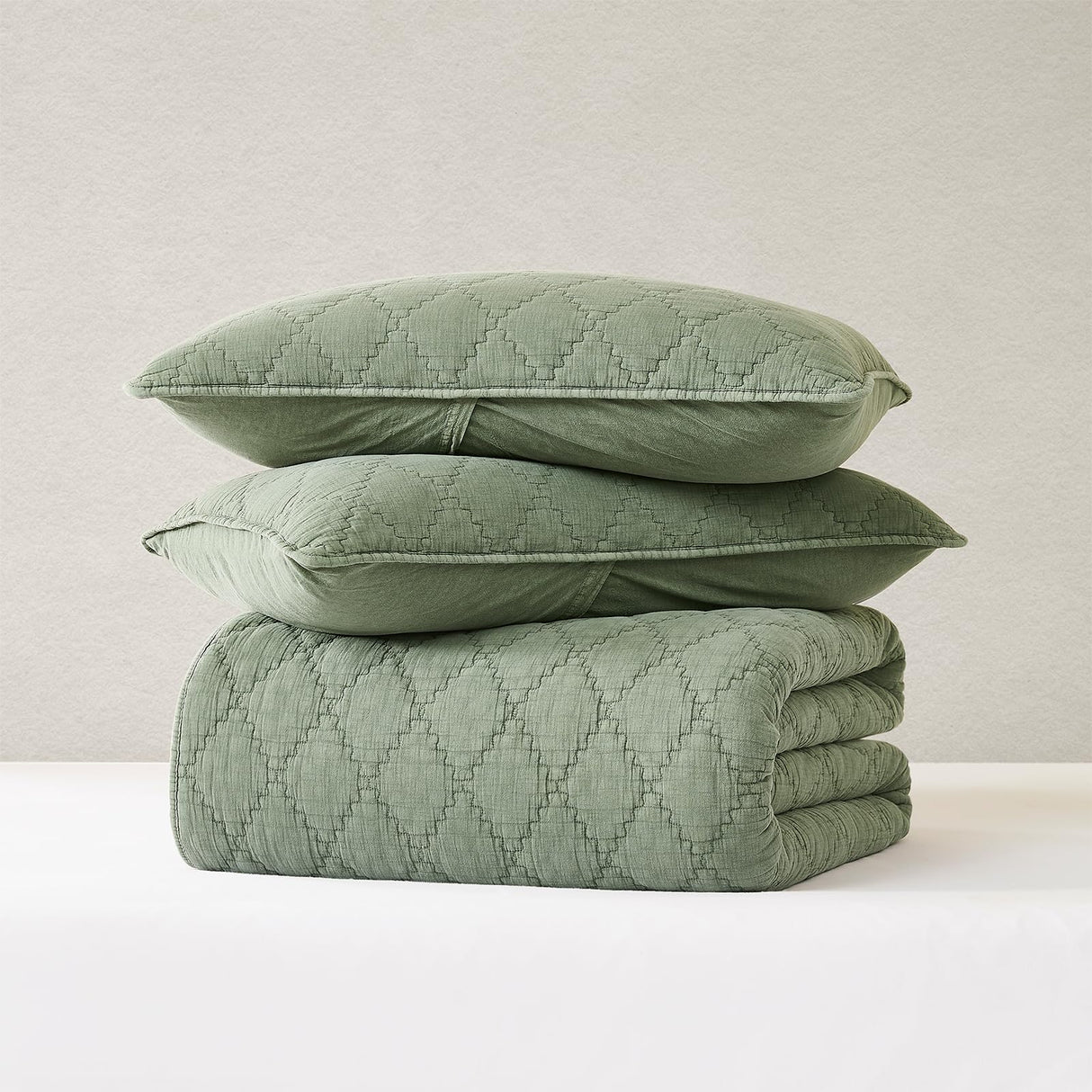 palassio Olive Green King Size Quilt Set, Muslin Cotton Shell Down-Alt Poly Filling, Soft Shabby Chic Rustic Farmhouse Country Bedspread, Textured Gauze Coverlet, Lightweight Bedding, 2 Shams palassio