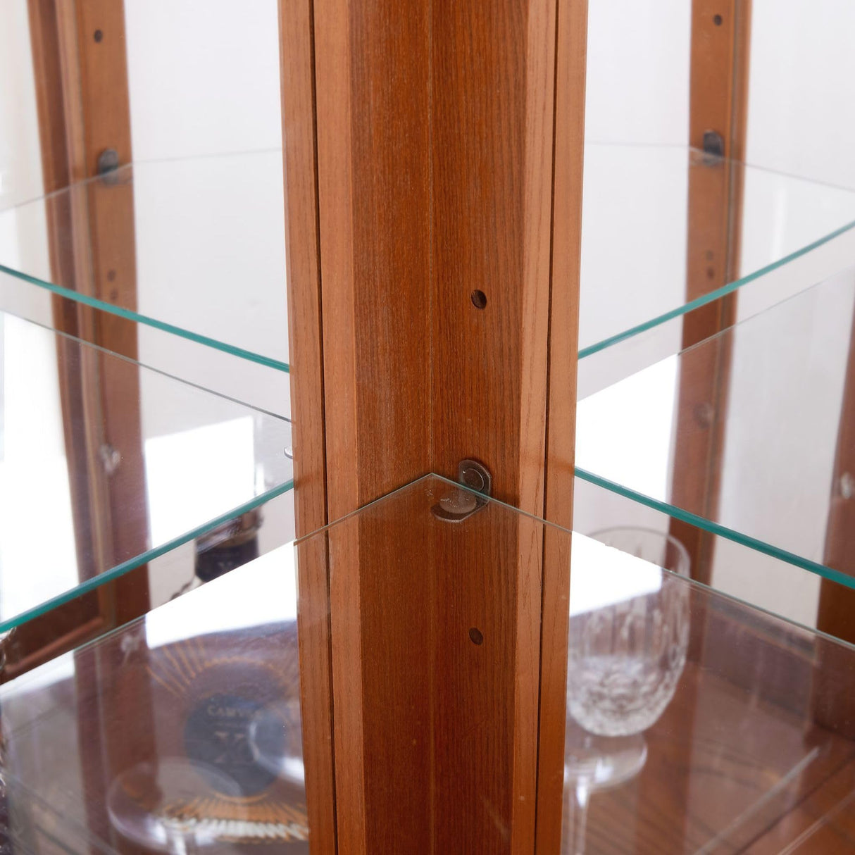 Eyisean Lighted Corner Display Curio Cabinet, 70.5" Tall Wooden China Cabinet with Tempered Glass Doors, Bar and Liquor Storage Area with 5 Shelves, Rack for Living Room (Oak) Eyisean