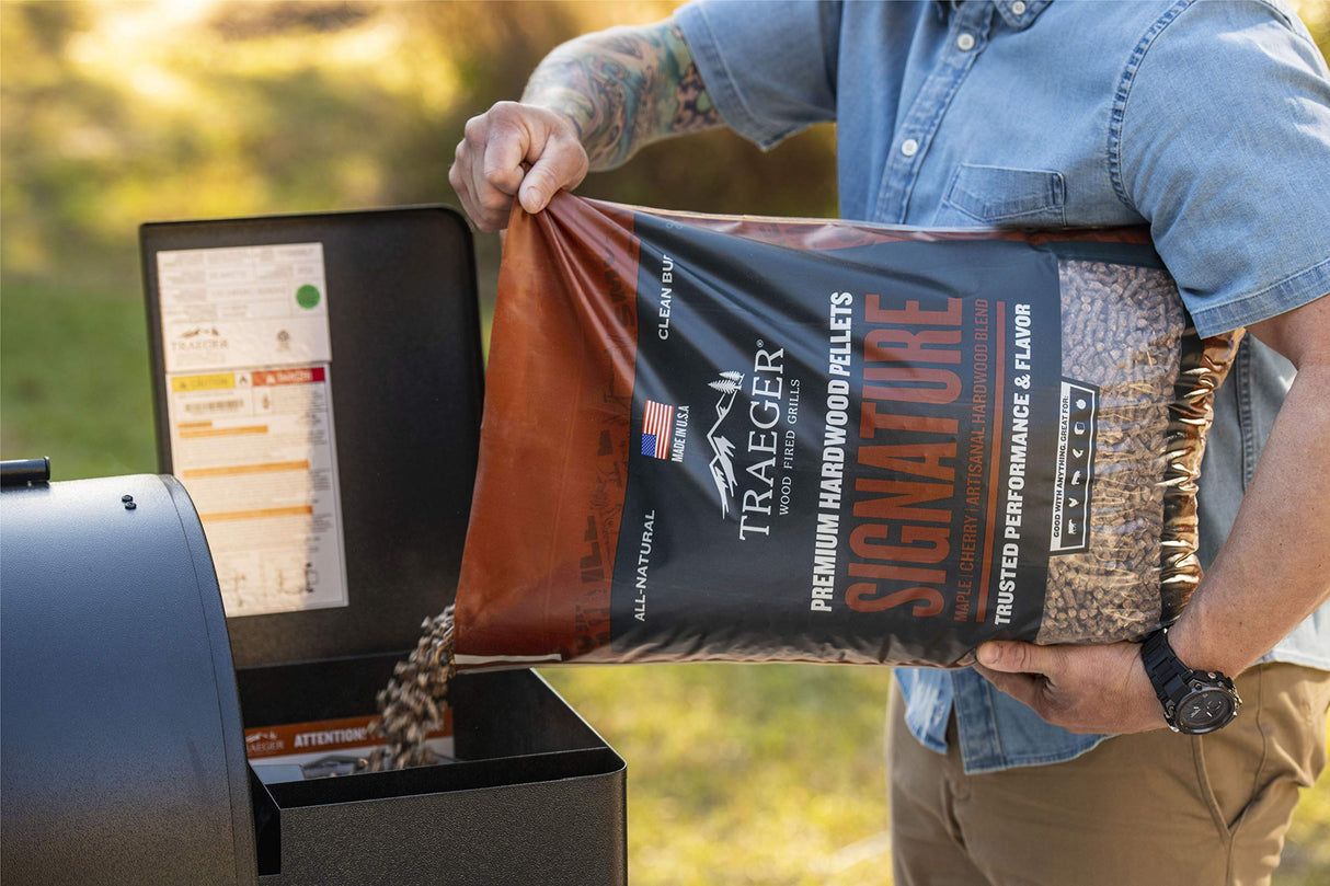 Traeger Grills Signature Blend 100% All-Natural Wood Pellets for Smokers and Pellet Grills, BBQ, Bake, Roast, and Grill, 20 lb. Bag Traeger