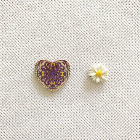 DPXWCCH 4 Pieces Heart Floral Needle Minders for Cross Stitch Wooden Magnetic Needle Keepers Embroidery Needlework Accessories DPXWCCH