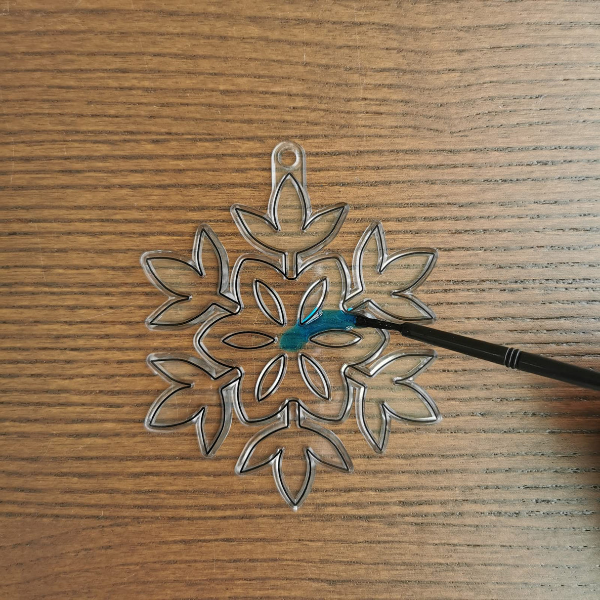 Winlyn 24 Sets Snowflake Suncatchers Ornaments Decorations DIY Window Paint Art Suncatchers Christmas Craft Kits Hanging Snowflake Sun Catchers for Kids Christmas Winter Home Classroom Party Activity Winlyn