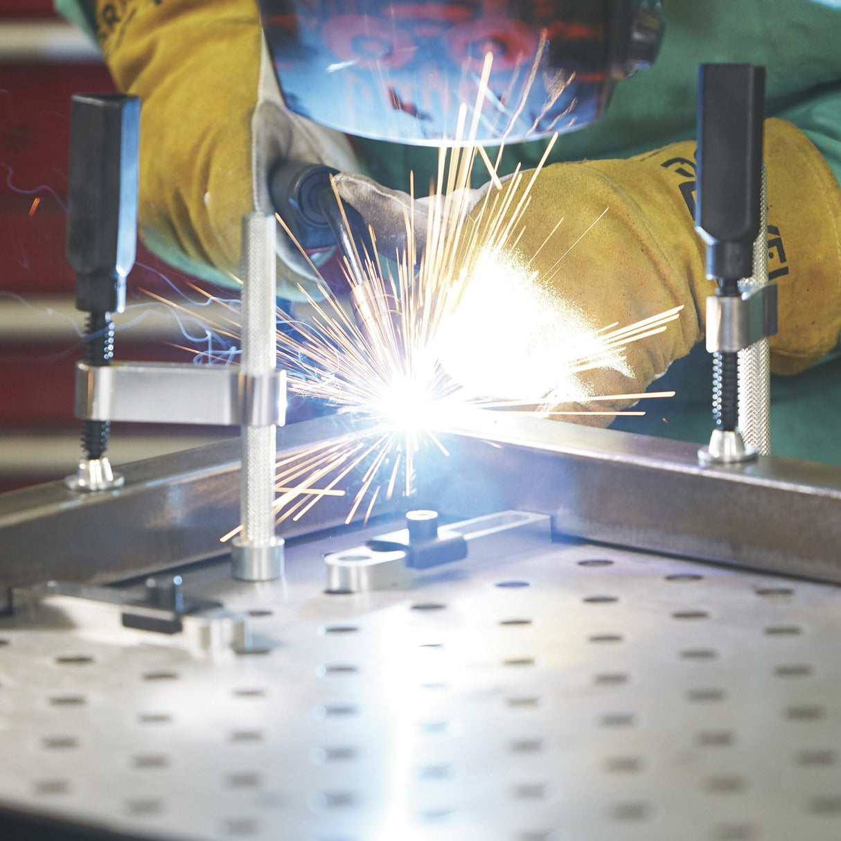 Klutch Mobile Welding Table, Welding Tools Metal Fit-Up Kit With Firm Grip Handle And Heavy-Duty Swivel Casters, Welding Equipment Welding Table Top Klutch