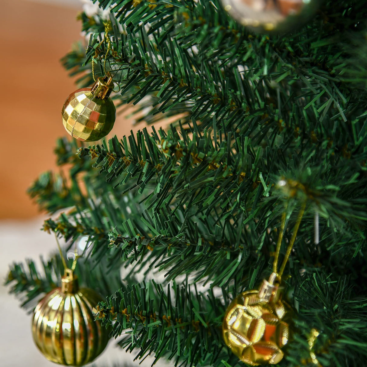 HOMCOM 6' Artificial Pencil Christmas Tree, Slim Xmas Tree with 390 Realistic Branch Tips and Plastic Stand, Green HOMCOM