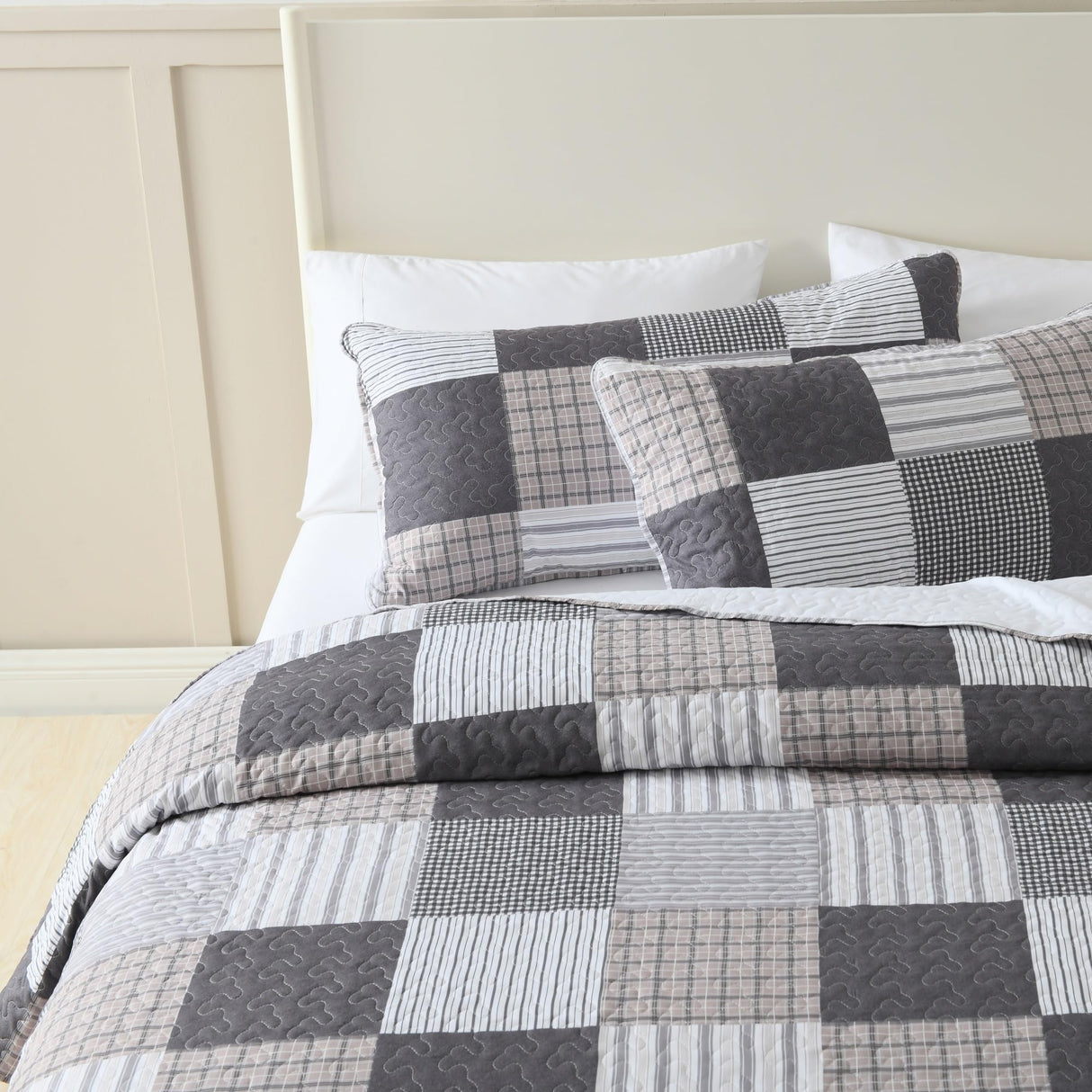 HIARUO Quilt Set Queen Size, 3 Pieces Bedspread Coverlet Plaid Patchwork Quilt Farmhouse Queen Size Comforter Set Lightweight Bedding with 2 Pillow Covers Shams for All Season Gray Brown White HIARUO