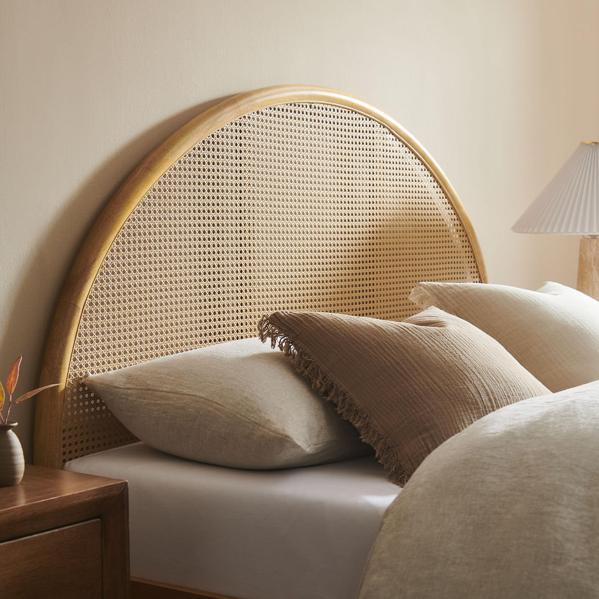 Modway Odette Arched Queen Platform Bed in Oak with Rattan Cane Headboard – Wooden Queen Half Moon Bed Frame – Mid-Century Modern Queen Size Platform Bed Frame Modway