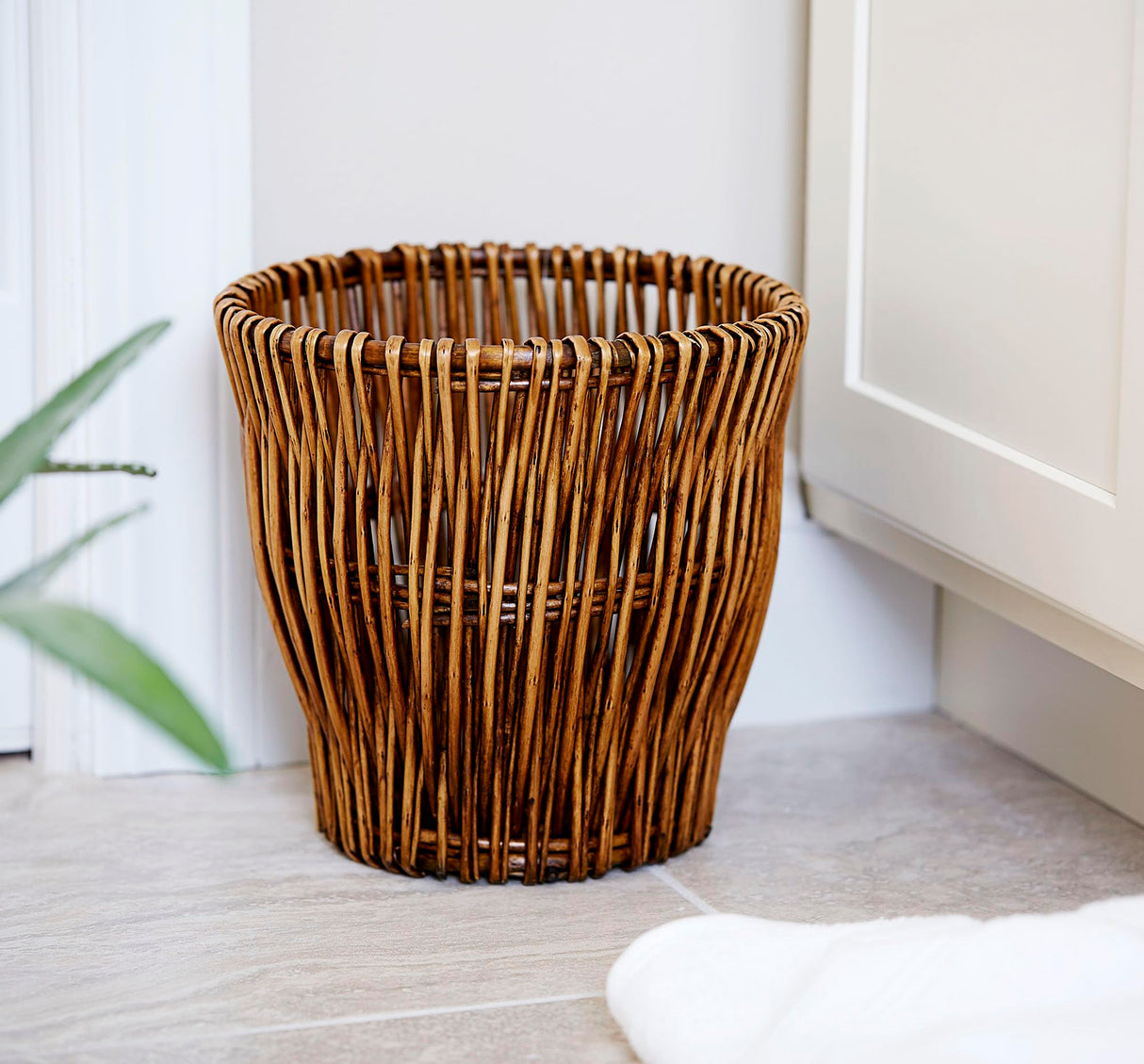 Household Essentials Small Reed Willow Waste Basket, Handwoven Basket with Removable Liner, Attractive Alternative to Plastic or Metal Cans, Brown Household Essentials
