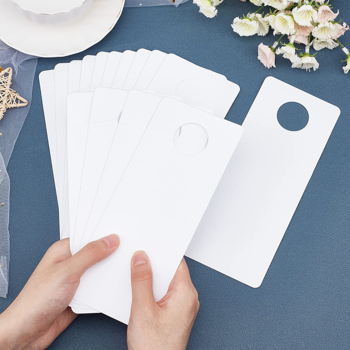 GLOBLELAND 30Pcs 8x3.23Inch PVC Door Knob Hangers Blank Door Signs to Write Your Own Messages for DIY Craft Home Office Hotel Restaurant Decoration GLOBLELAND