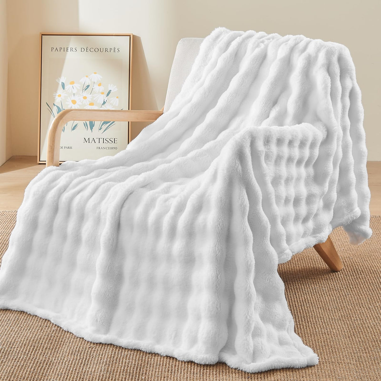 NEWCOSPLAY Throw Blanket for Couch White Super Soft Flannel Fleece 3D Bubble Lightweight Bed Blanket All Season Use (White, Throw(50"x60")) NEWCOSPLAY