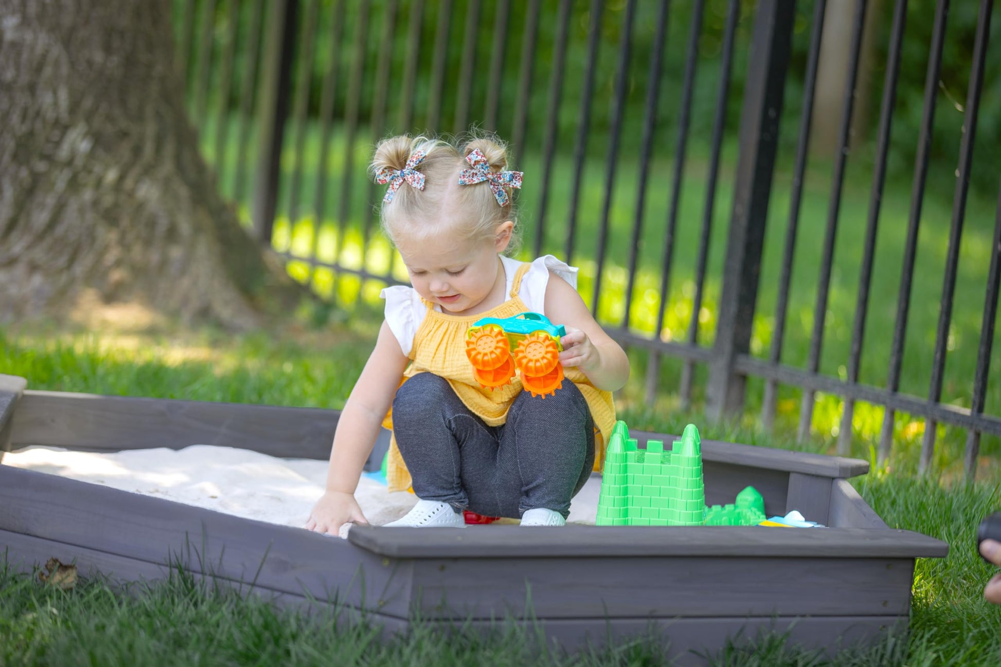 Jack & June Hexagonal Cedar Sand Box Playset - WoodArtSupply