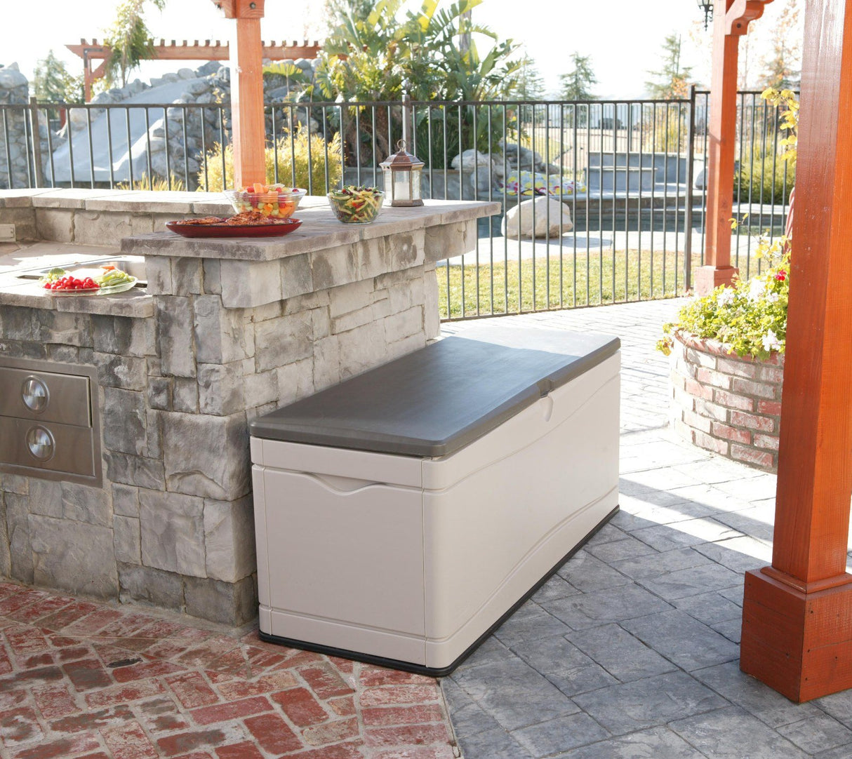 Lifetime 60012 Extra Large Deck Box, 130 Gallon, Desert Sand/Brown Lifetime