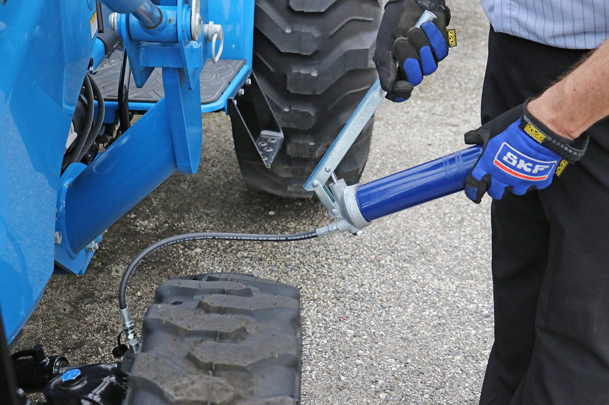 Lincoln 1147 Lever-Action Manual Grease Gun with 18-inch Whip Hose and Coupler, Heavy-Duty Follower Springs, Premium Dual Lip Follower, Jam Proof Toggle, Cast Pump Head, Precision-machined Plunger Lincoln