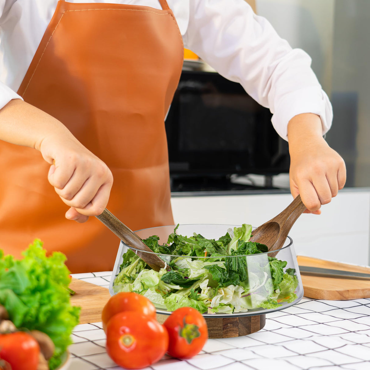 KITEISCAT Extra Large Glass Salad Bowl Set - Salad Bowls for Party with Acacia Wood Base and Salad Serving Utensils - Elegant and Practical Kitchen Must-Have KITEISCAT