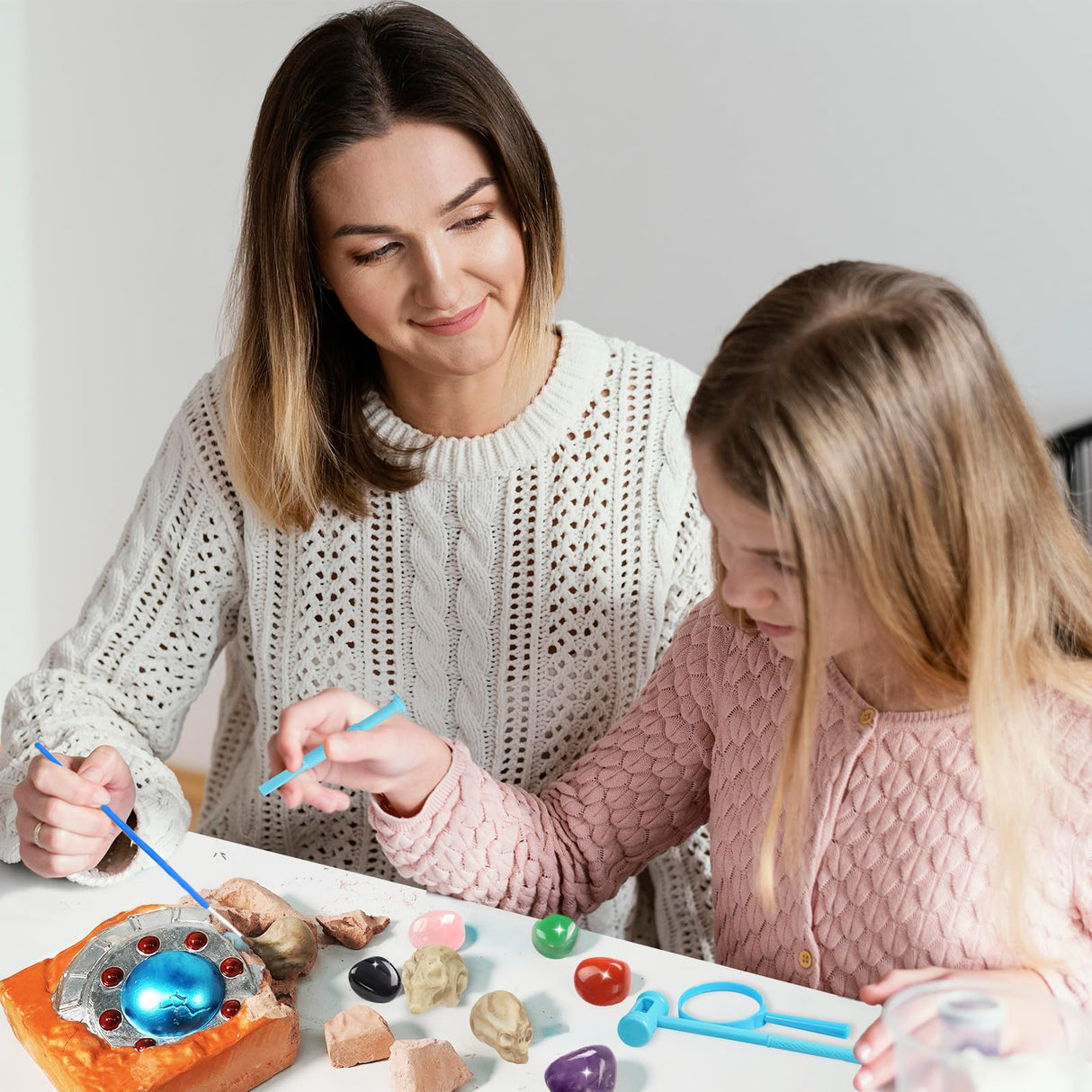 Rileryan Dig Kit, Dig Up 12 PCS Real Gemstones Crystals and Alien Skulls with Dig Tools, Rock Dig Kit Spaceship Explore Discovery Dig Monster for Easter Gifts Rileryan