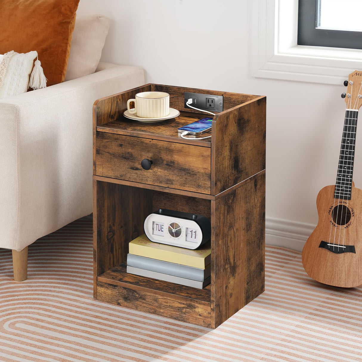 HOOBRO Nightstand with Charging Station, End Table with Drawer and Opening Shelf, Bedside Table with USB Ports and Outlets, Small Night Stand for Bedroom, Simple Style, Rustic Brown FG18UBZ01 HOOBRO