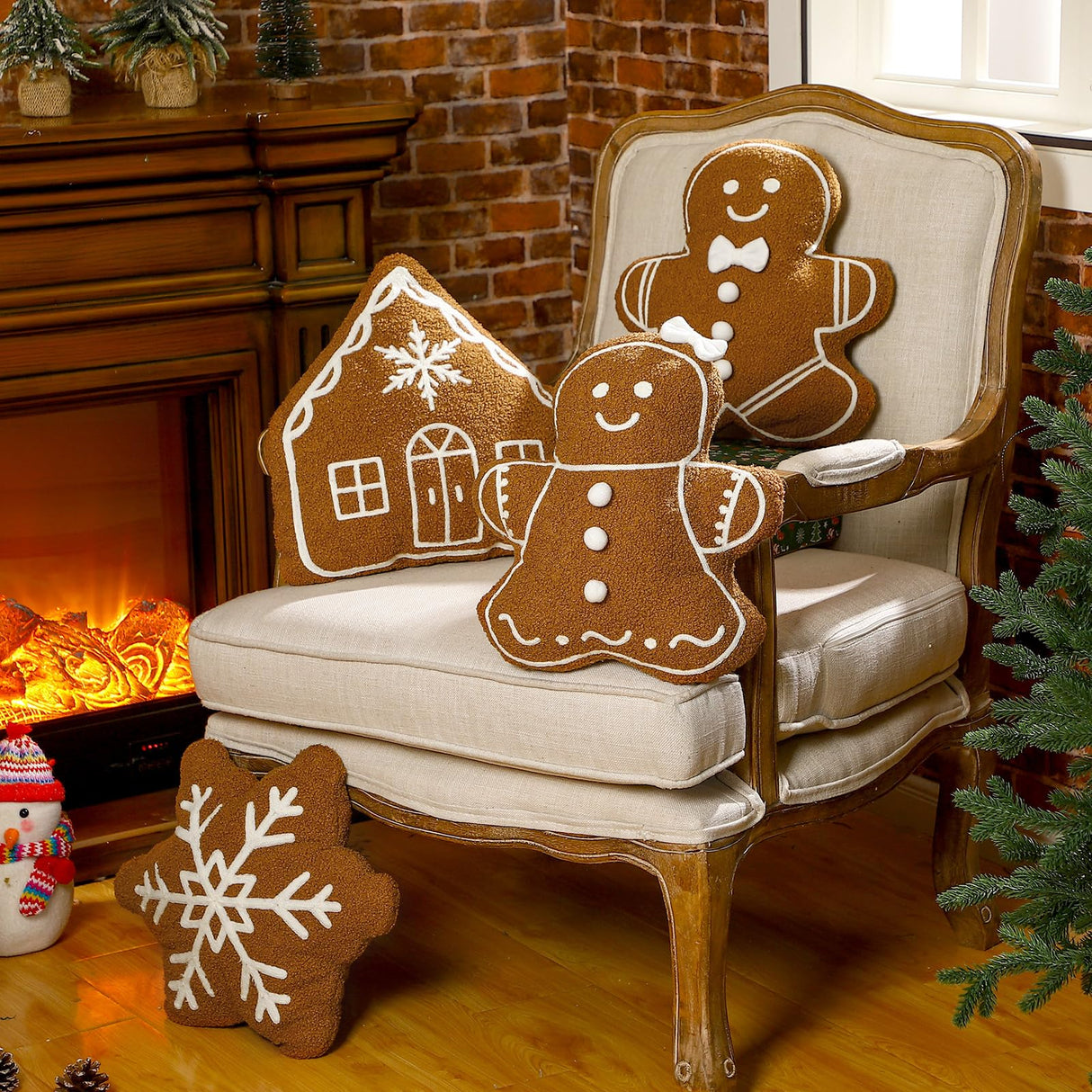 HunnmingRe 4 Pcs Christmas Throw Pillows Plush Gingerbread Men Gingerbread House Snowflake Shaped Pillow for Christmas Winter Holiday Party Outdoor Bedroom Cushion Decoration HunnmingRe