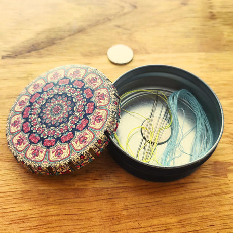 Tin Needle Minders Needle Pins Holders Needles Nanny with Magnet Sewing Machine Needle Keeper, Cross Stitch Embroidery Magnet Needles Organizer Box Nwsrayu