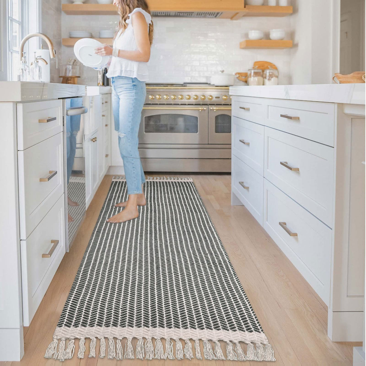 Lahome Boho Kitchen Runner, 2'6''x8 Entryway Rug Lightweight Runners for Hallway Washable Runner Rug with Tassels, Farmhouse Grey Rug Non Shedding Carpet Runner for Bathroom Foyer Lahome