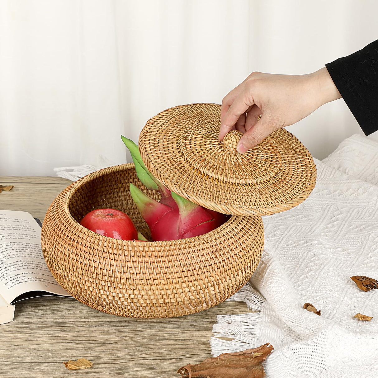 Hipiwe Round Rattan Boxes with Lid Natural Woven Storage Basket Bin Multi-Purpose Wicker Tray Weaving Decorative Shelf Basket Farmhouse Picnic Food Bread Fruit Table Storage Basket Hipiwe