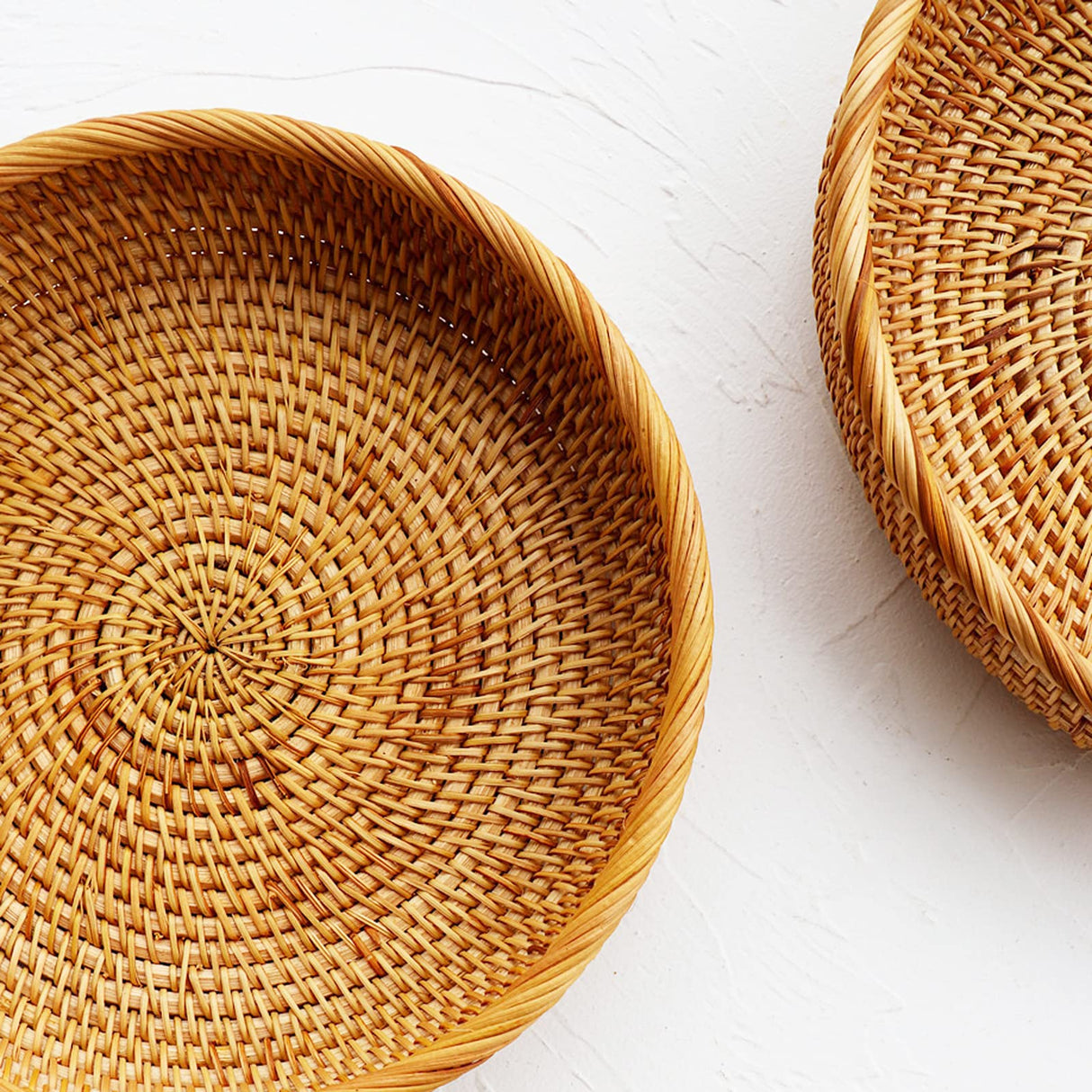 I-lan 7.5 Inch Rattan Bread Basket with 2” Wall, Flat Wicker Basket Tray with Rolled Edge, Round Bowl Decorative Showcase Catch All Dish for Food, Fruit, Keys, Brown, S i-lan