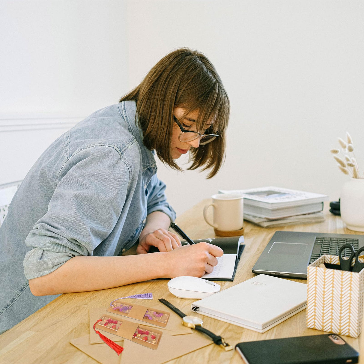 50 Pack Resin Bookmark Holder, 5.9 x 1.8 Inches Kraft Bookmark Sleeves Acrylic Bookmark Packaging Case Sublimation Bookmark Blank Sleeves for Display Wrapping Packaging Supplies Party Favor Gift Mozeat Lens