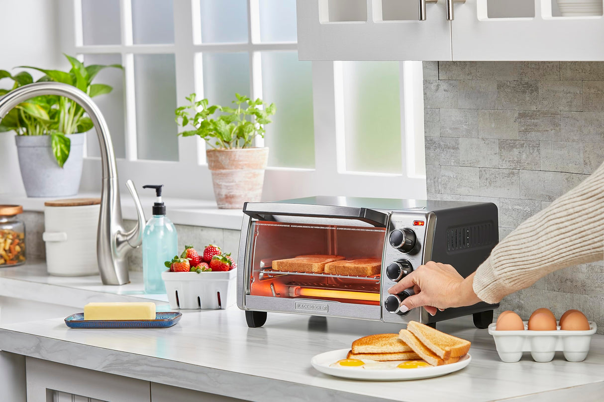 BLACK+DECKER 4-Slice Toaster Oven, Even Toast, 4 Cooking Functions Bake, Broil, Toast and Keep Warm, Removable Crumb Tray, Timer BLACK+DECKER