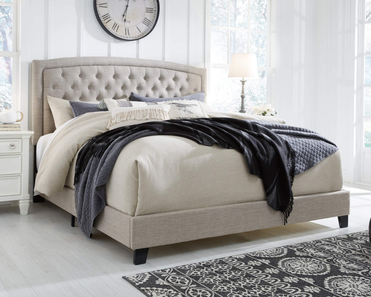 Signature Design by Ashley Jerary Farmhouse Button-Tufted Upholstered Platform Bed, King, Light Gray