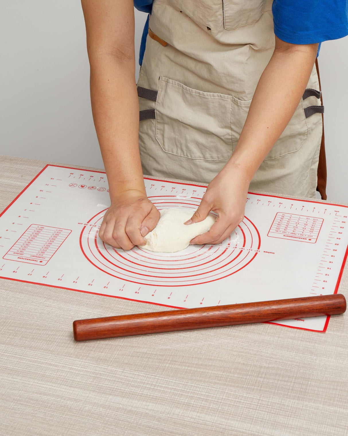 Wood Rolling Pin for Dough, Vinoil French Rolling Pins for Baking with Slicone Baking Mat Set, Dough Roller for Baking Fondant Pizza Pasta Pies Cakes Bread and Cookies, 16 Inch Rosewood Vinoil