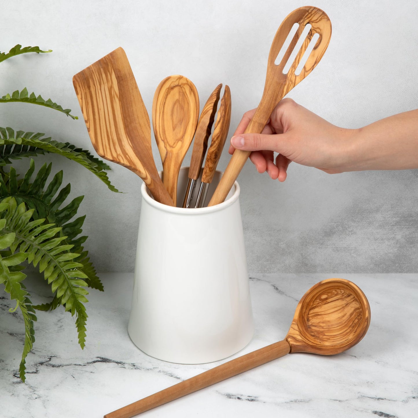 Salt & York 5-piece Olive Wooden Kitchen Utensil Set - Includes Turner, Tongs, Slotted Spoon, Ladle, and 12" Spoon - Best Wooden Spoons for Cooking - Ideal for Nonstick Cookware