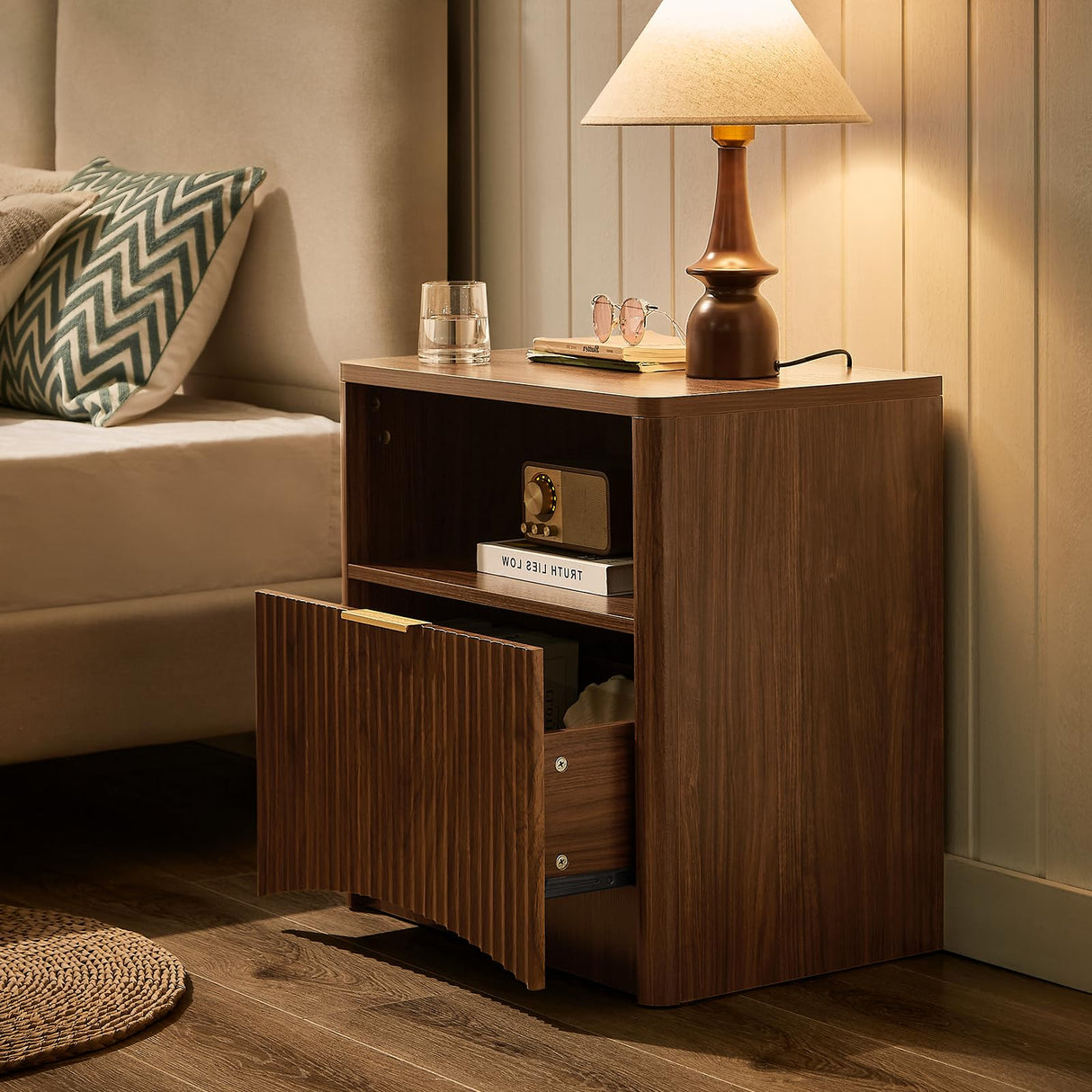 Evermagin Fluted Nightstand Set of 2, Walnut Bedside Table with Drawer and Storage, Wood Night Stand Mid Century Modern, Large End Table for Bedroom Evermagin