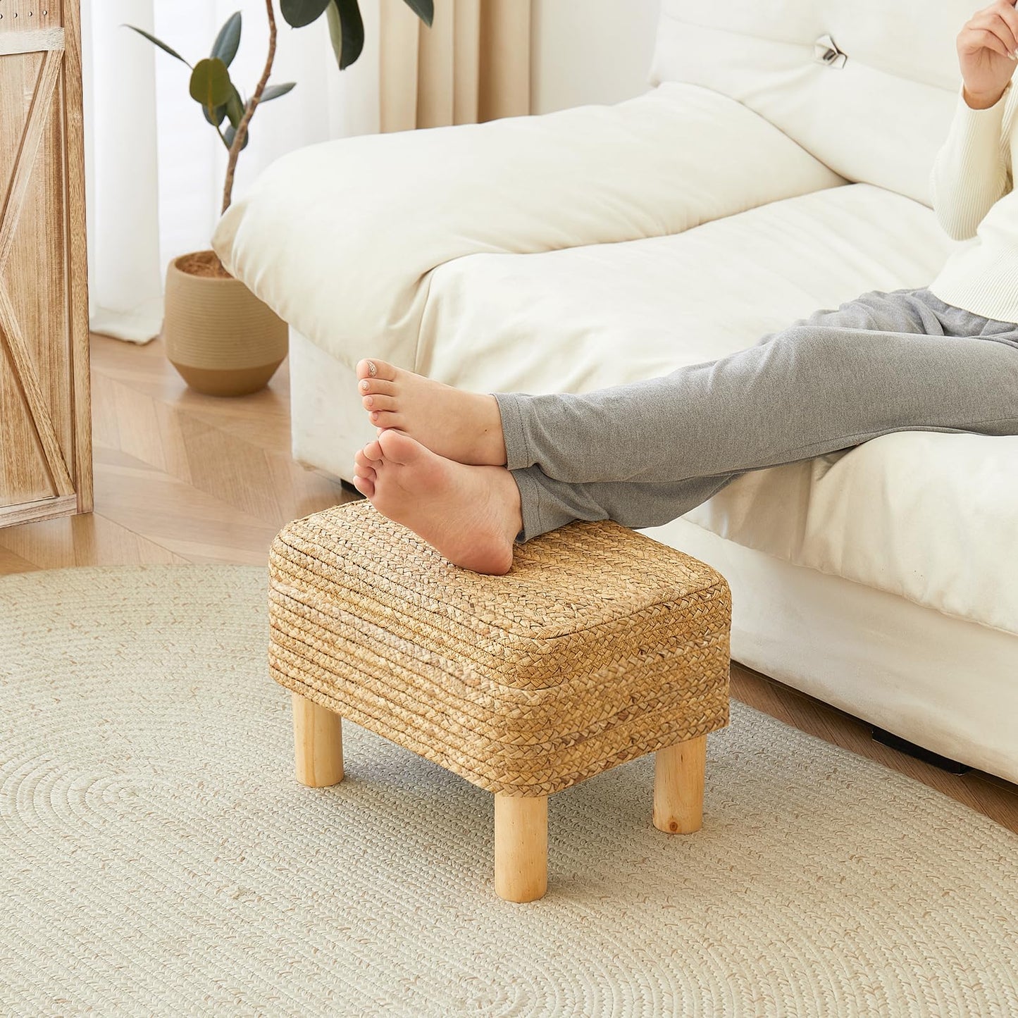 ALeesing Ottoman Foot Stool Rectangular Footrest Natural Seagrass Footstool with Wooden Legs Hand Weave Multifunctional Modern Dressing Stool, Sofa Side Table for Bedroom for Living Room (Nature)