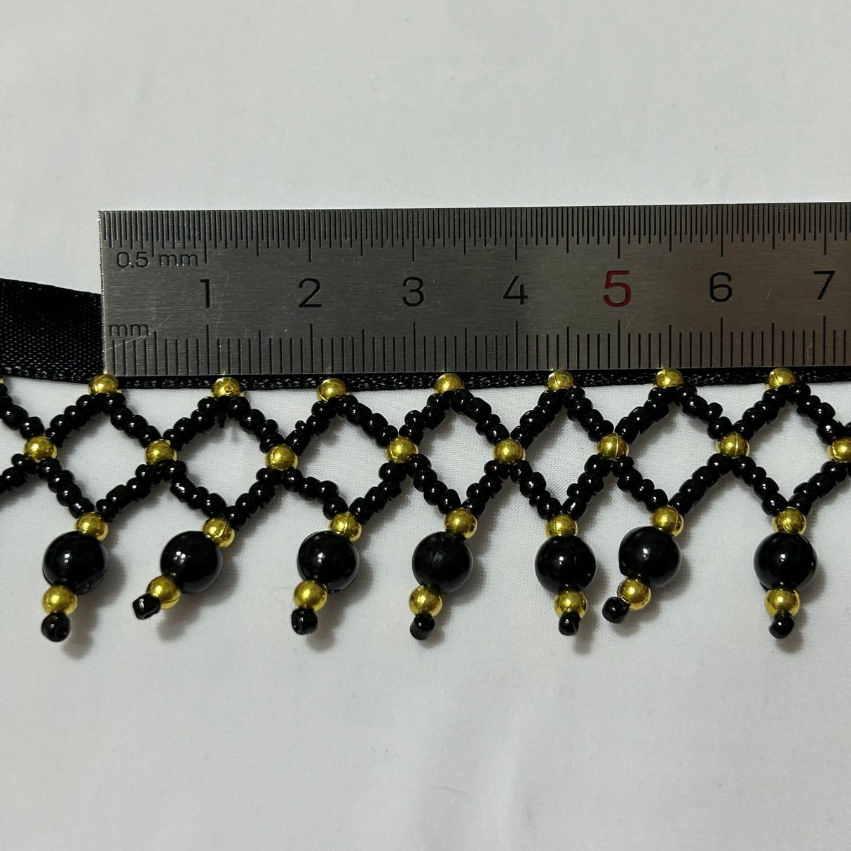 GorinsKani 2 Yard White Black Silk Tassel Gedbkiuce 2 Yard White Black Silk Tassel Fringe Trim Beads Lace Trim Embroidery Lace Fabric Sewing Material Tassels (Black Gold) GorinsKani