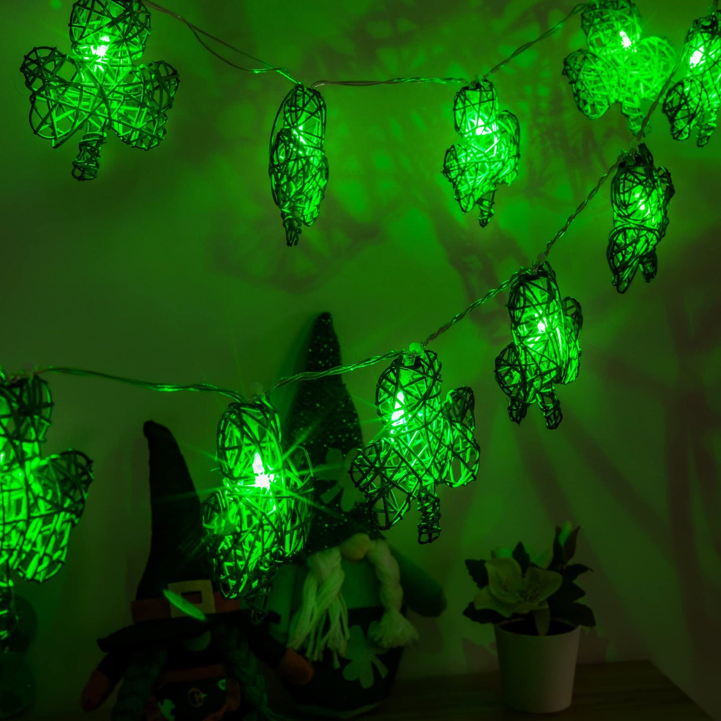 Ceoighe St Patrick's Day Shamrock Decoration String Light, 3D Handmade Rattan LED Clover String Light, Battery Operated Irish Fairy Light for Indoor Bedroom Party in St Patrick's Day (1 Pack,6.56 FT)