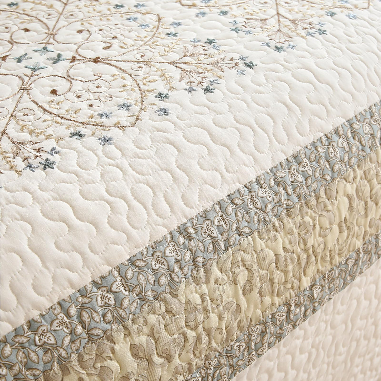 vctops Elegant Embroidered Quilt Set Farmhouse Patchwork Oversized Queen Size Reversible Bedspread Coverlet 3 Piece Cotton Quilted Bedding Set for All Season, 1 Quilt + 2 Pillow Sham (94x102 in) vctops