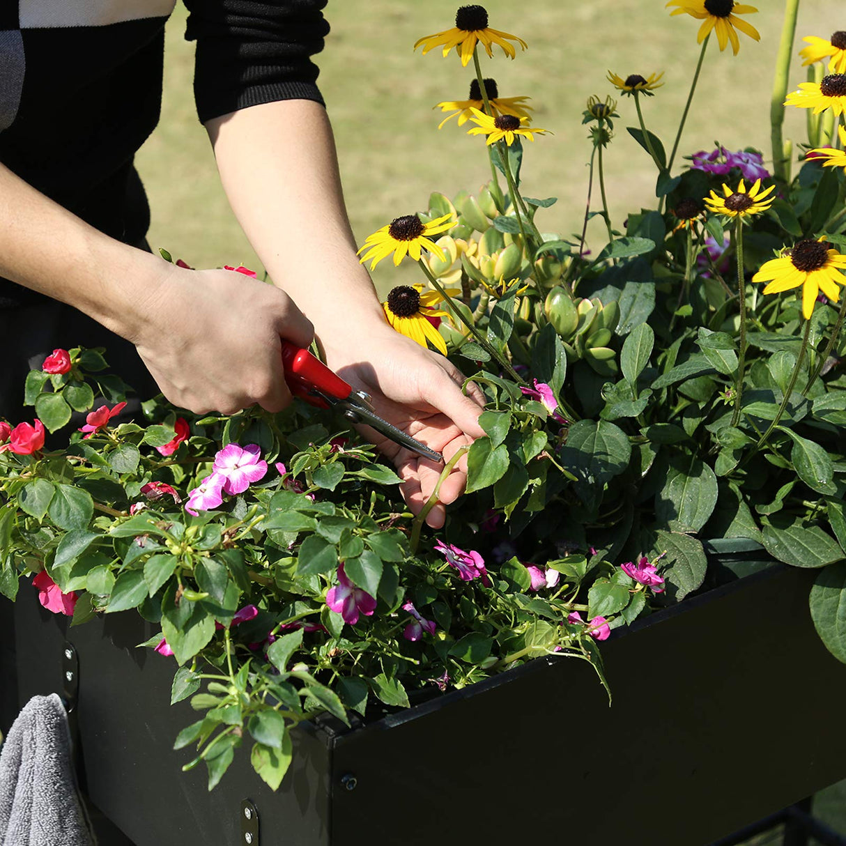 MIXC Metal Raised Garden Bed Outdoors with Legs, Elevated Planter Boxes Raised for Gardening, Large Planter Box for Vegetable Flower Herb MIXC