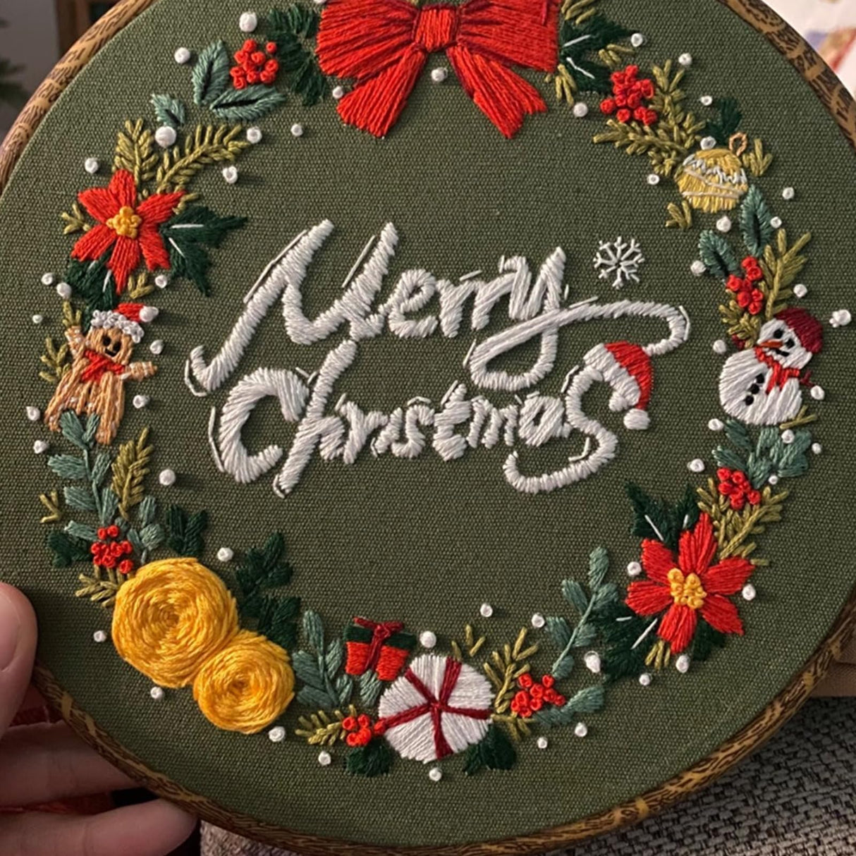 LOYORTY 10PCS Round Embroidery Hoops 8 Inch Imitated Wood Embroidery Frame Plastic Display Frame Ring Cross Stitch Hoops LOYORTY