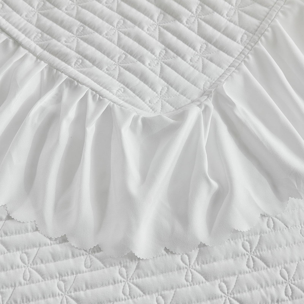 Ruffled Quilt Bedding Set Queen Size 96 * 96in - 3 Pieces Solid Shabby Chic Farmhouse Ruffles Rustic Coverlet Lightweight Fluffy Summer Oversized Bedspread with Shams for Women Men White UOZZI BEDDING