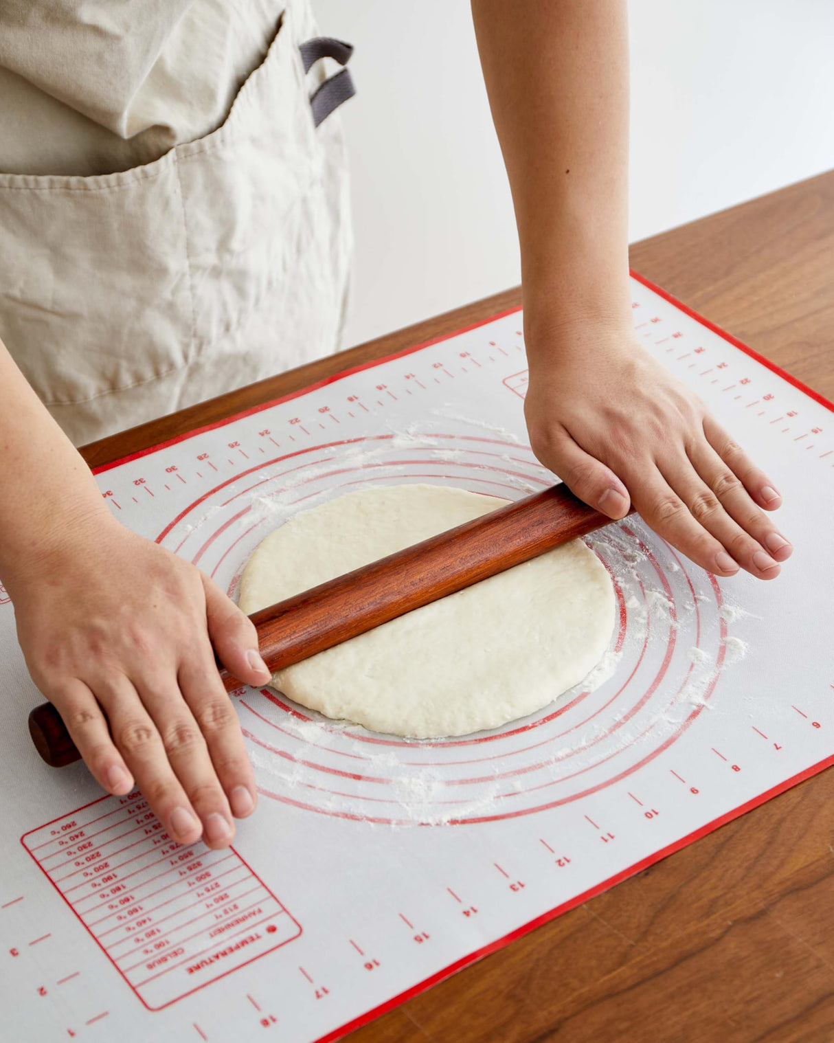 Wood Rolling Pin for Dough, Vinoil French Rolling Pins for Baking with Slicone Baking Mat Set, Dough Roller for Baking Fondant Pizza Pasta Pies Cakes Bread and Cookies, 16 Inch Rosewood Vinoil