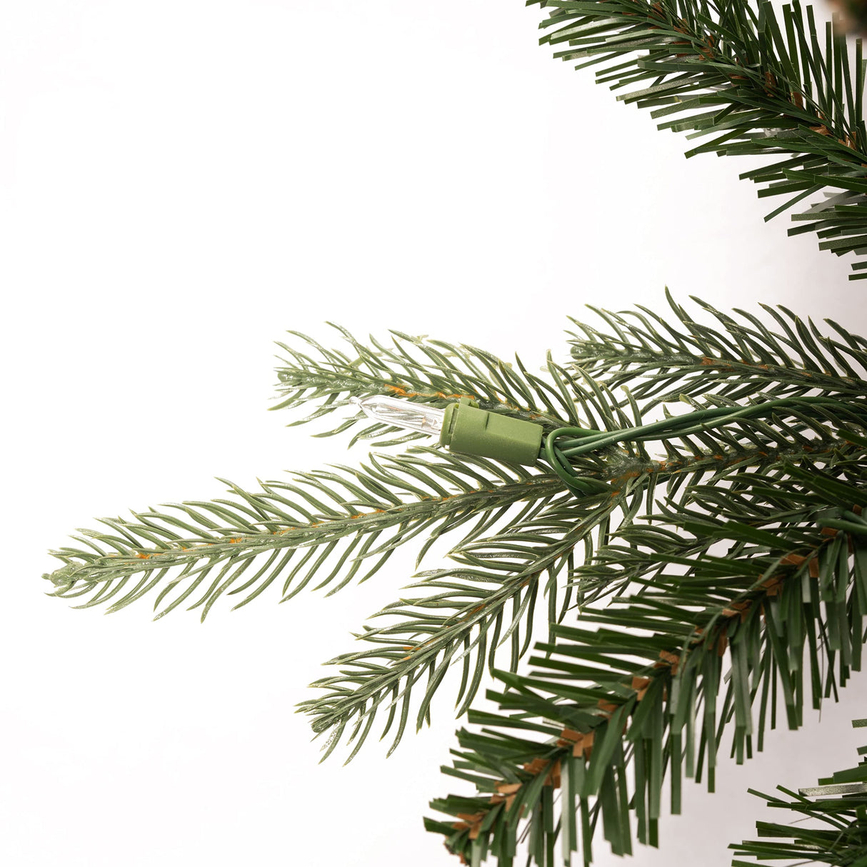 Naomi Home 9ft Christmas Tree with Lights, Realistic Fir Christmas Tree Prelit with 2532 Branch Tips, 900 Warm Lights and Metal Stand, Aritificial Christmas Tree, Árbol De Navidad Naomi Home